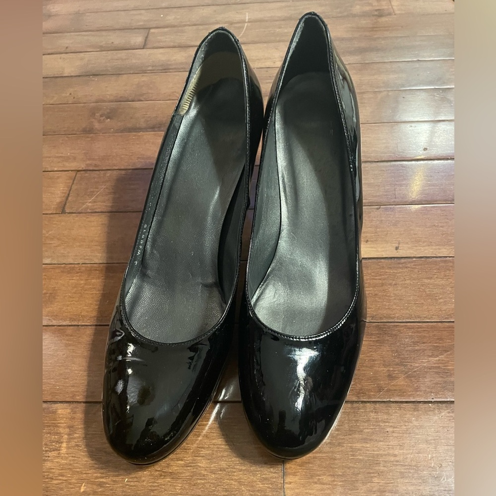 Elegant Stuart Weitzman Black Patent Leather Heels- 10M